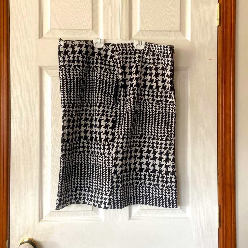 Woman’s zip up skirt
